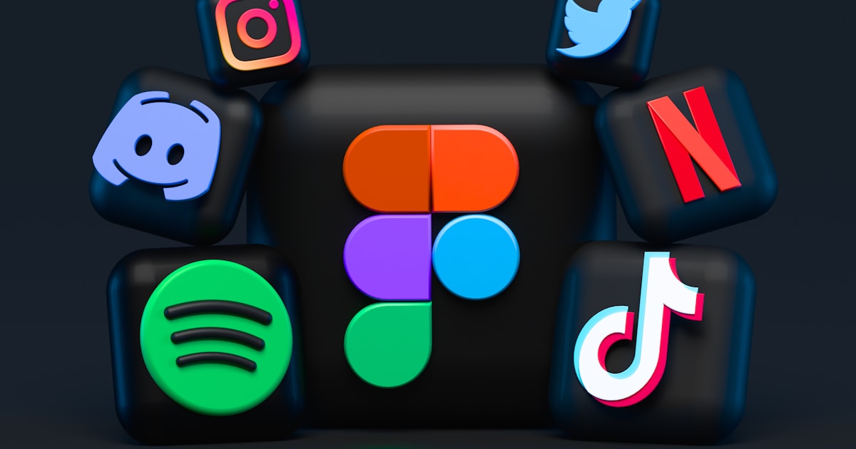 Smartphone mostrando interface de aplicativo de mensagens
